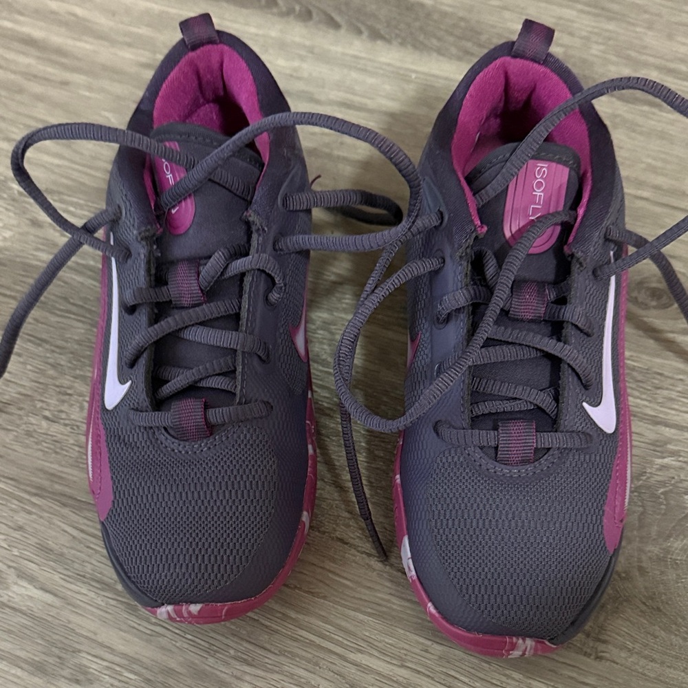 Girls purple ISOFLY Nike sneakers